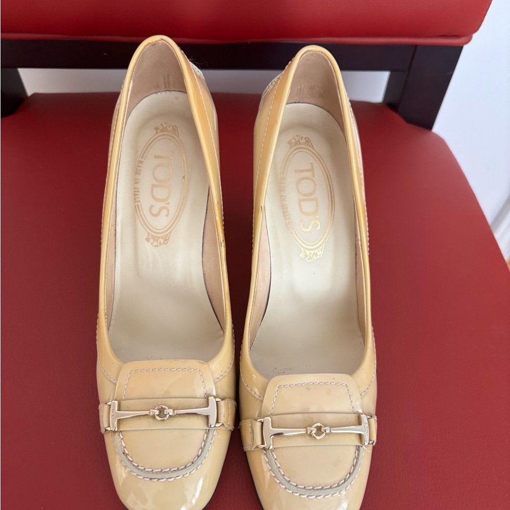 Tod's Women's Pale Yellow High Quality  Italian Patent Leather Heels